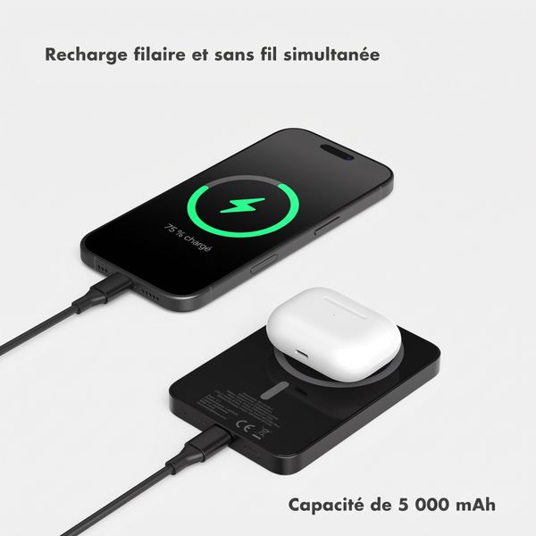 Selencia Powerbank Vivid 5 000 mAh - MagSafe et Qi - Black / Bonbon Stripe Raspberry