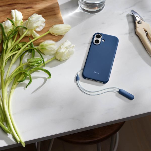 Beats Coque avec support avec MagSafe et contrôle de caméra Apple iPhone 17 - Bedrock Blue