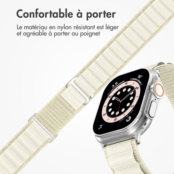 Accezz Bracelet en nylon Alpine Apple Watch | 44/45/46/49 mm - Lumière stellaire