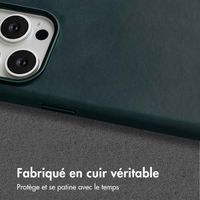 Accezz Coque MagSafe en cuir vintage Apple iPhone 15 Pro - Smokey Green