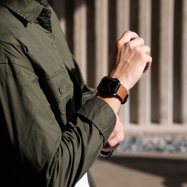Uniq Bracelet Straden étanche en cuir Apple Watch | 44/45/46/49 mm - Toffee