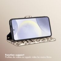 Selencia Étui de télephone portefeuille imprimé léopard Sabi Samsung Galaxy S25 / S24 - Soft Ivory