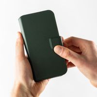 Accezz Étui de télephone portefeuille en cuir 2-en-1 avec MagSafe Apple iPhone 14 Pro - Cedar Green