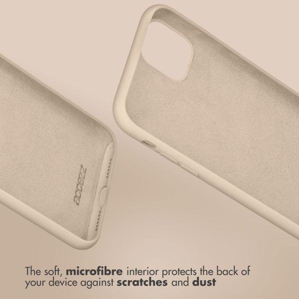 Accezz Coque Liquid Silicone Apple iPhone 15 Plus - Stone