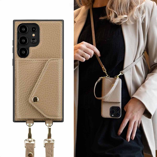 Selencia Coque de télephone Sera avec cordon et porte-cartes enveloppe Samsung Galaxy S24 Ultra - Taupe