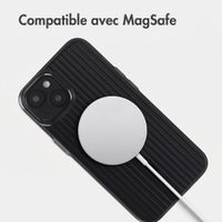 Accezz Coque arrière Lite avec MagSafe | Fluted | Apple iPhone 14 - Noir