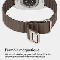 imoshion Bracelet magnétique en cuir synthétique Apple Watch | 38/40/41/42 mm - Marron foncé