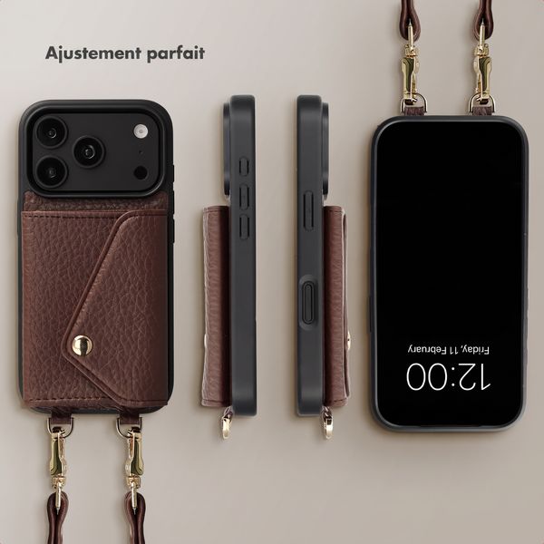 Selencia Coque de télephone Sera avec cordon et porte-cartes enveloppe Apple iPhone 18 Pro Max / 17 Pro Max - Chocolate Brown