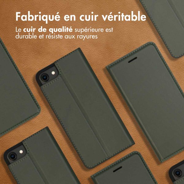 Accezz Étui de télephone Slim Folio en cuir de qualité supérieure Apple iPhone SE (2022 / 2020) / 8 / 7 / 6(s) - Vert