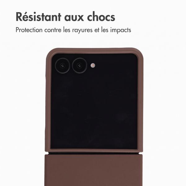 Accezz Coque Liquid Silicone avec MagSafe Samsung Galaxy Z Flip 8 - New Tea Brown