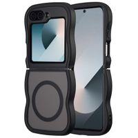 Selencia Coque arrière Wavy avec MagSafe Samsung Galaxy Z Flip 6 / Flip 7 FE - Noir
