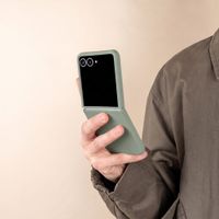 Accezz Coque Liquid Silicone Samsung Galaxy Z Flip 8 - Cooper Green