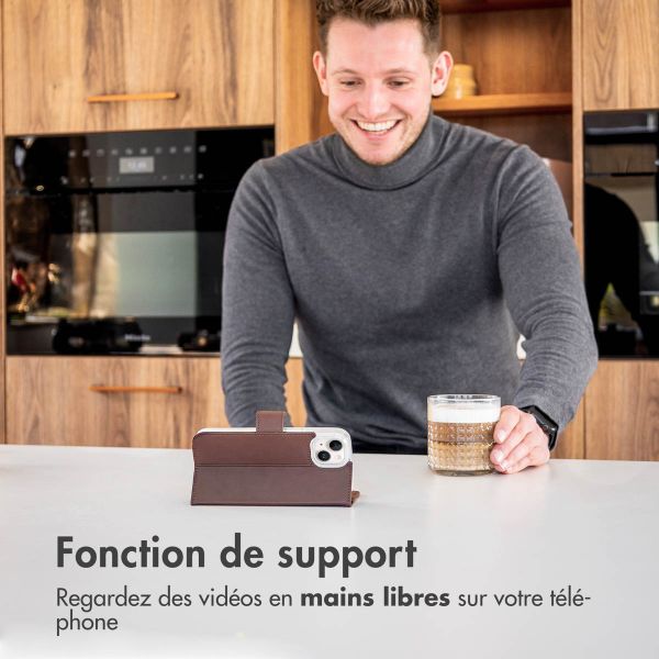 Accezz Étui de télephone Wallet Apple iPhone 13 Pro - Marron