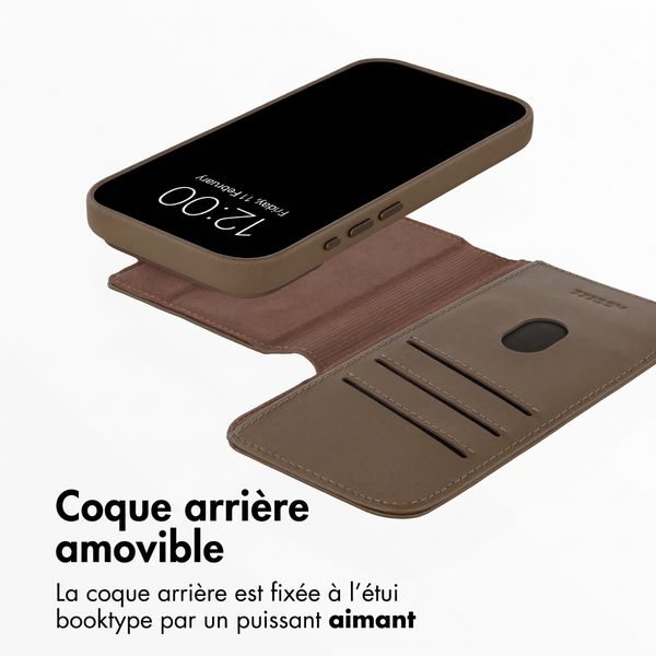 Accezz Étui de télephone portefeuille en cuir 2-en-1 avec MagSafe Apple iPhone 18 Pro Max / 17 Pro Max - Marron café