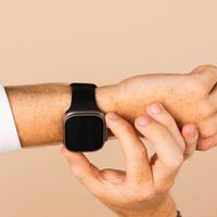 imoshion Bracelet en silicone⁺ Apple Watch | 44/45/46/49 mm - Taille M/L - Noir