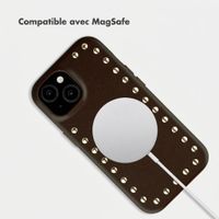 Selencia Coque arrière Studs avec MagSafe Apple iPhone 15 - Cacao Crush