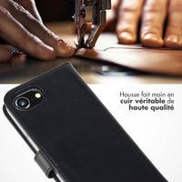 Selencia Étui portefeuille en cuir véritable Apple iPhone 17e / 16e - Noir