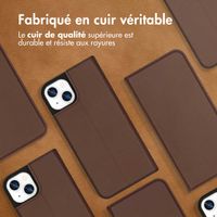 Accezz Étui de télephone Slim Folio en cuir de qualité supérieure Apple iPhone 13 - Marron