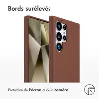 Accezz Coque Liquid Silicone avec MagSafe Samsung Galaxy S24 Ultra - New Tea Brown