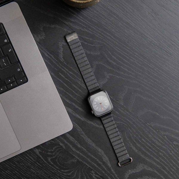 imoshion Bracelet en cuir magnétique Apple Watch | 38/40/41/42 mm - Noir