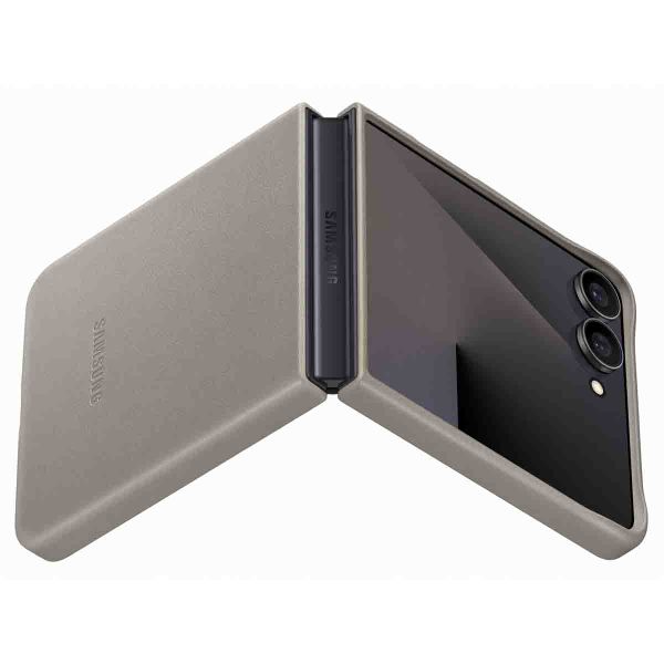 Samsung Original Coque KindSuit en Cuir Végan Samsung Galaxy Z Flip 7 - Taupe