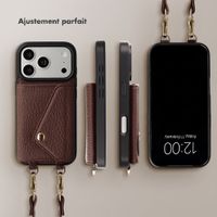Selencia Coque de télephone Sera avec cordon et porte-cartes enveloppe Apple iPhone 17 Pro Max - Chocolate Brown