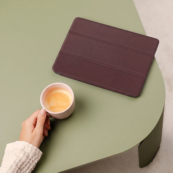 imoshion Coque tablette Trifold Apple iPad 9 (2021) 10.2 pouces / iPad 8 (2020) 10.2 pouces / iPad 7 (2019) 10.2 pouces - Bordeaux