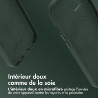 Accezz Coque arrière en cuir avec MagSafe Apple iPhone 15 - Cedar Green