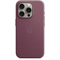 Apple Coque FineWoven MagSafe Apple iPhone 15 Pro - Mulberry