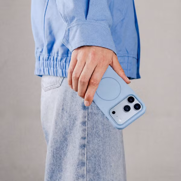 imoshion Coque arrière Color avec Thin MagSafe Ring Apple iPhone 18 Pro / 17 Pro - Bleu clair