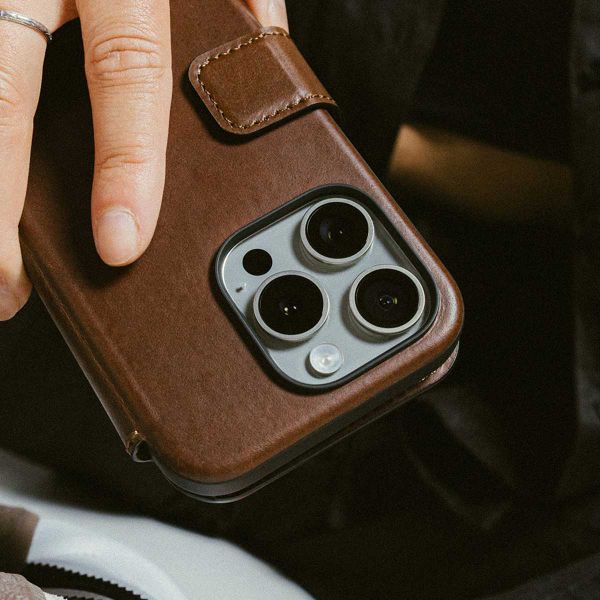 Nomad Étui de télephone portefeuille Modern Leather Folio Apple iPhone 16 - Marron