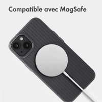 Accezz Coque arrière Lite avec MagSafe | Fluted | Apple iPhone 13 - Gris