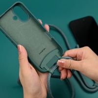 imoshion Coque arrière Color avec cordon amovible et MagSafe Apple iPhone 16 Pro Max - Vert foncé
