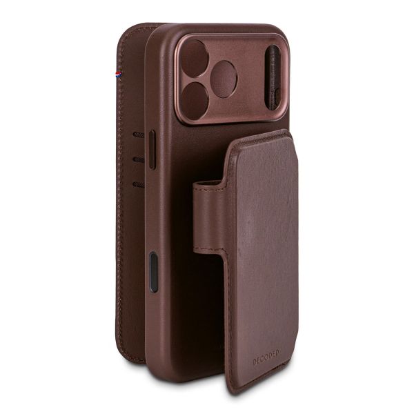 Decoded Portefeuille détachable 2 en 1 en cuir MagSafe Apple iPhone 17 Pro Max - Chocolate Brown