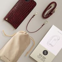 Selencia Coque de télephone Nova Croco avec cordon et porte-cartes Apple iPhone 17e / 16e - Choco Brown