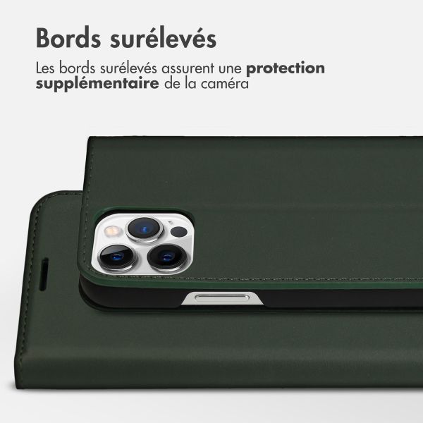 Accezz Étui de télephone Slim Folio en cuir de qualité supérieure Apple iPhone 12 (Pro) - Vert
