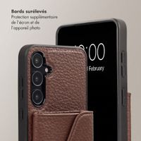Selencia Coque de télephone Sera avec cordon et porte-cartes enveloppe Samsung Galaxy A55 - Chocolate Brown