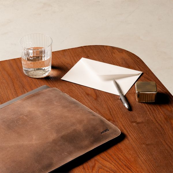 Accezz Leather Pochette ordinateur Apple MacBook 13 pouces - Cognac