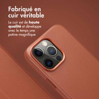 Accezz Étui de télephone portefeuille en cuir 2-en-1 avec MagSafe Apple iPhone 15 Pro Max - Sienna Brown