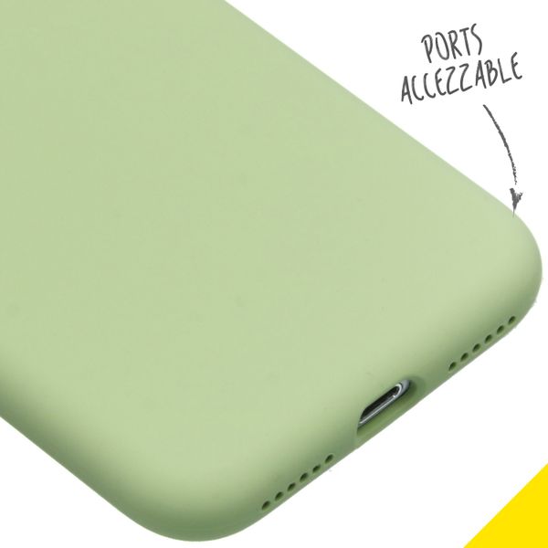 Accezz Coque Liquid Silicone Apple iPhone SE (2022 / 2020) / 8 / 7 - Vert