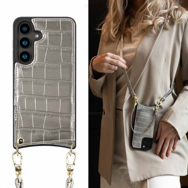 Selencia Coque de télephone Nova Croco avec cordon et porte-cartes Samsung Galaxy S24 - Argent