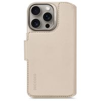 Decoded Portefeuille détachable 2 en 1 en cuir MagSafe Apple iPhone 16 Pro - Clay