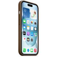 Apple Coque FineWoven MagSafe Apple iPhone 15 - Taupe
