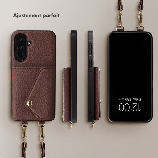 Selencia Coque de télephone Sera avec cordon et porte-cartes enveloppe Samsung Galaxy A37 (5G) - Chocolate Brown
