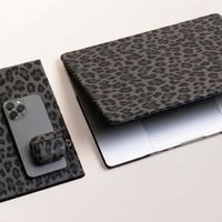 Selencia Coque Laptop Sabi imprimé panthère Apple MacBook Pro 16 pouces (2021 / 2023 M3 / 2024 M4 / 2026 M5) - Midnight Black