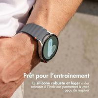 imoshion Bracelet Wave en silicone Samsung Galaxy Watch 4 / 5 / 6 / 7 / FE (20 mm) - Gris foncé
