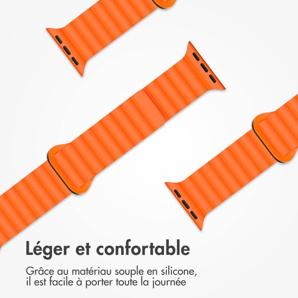 imoshion Bracelet en silicone magnétique Apple Watch | 38/40/41/42 mm - Orange & Noir