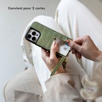 Selencia Coque de télephone Nova Croco avec cordon et porte-cartes Apple iPhone 15 - Sage Green