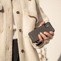 imoshion Coque de couleur avec cordon amovible Apple iPhone 12 (Pro) - Noir