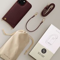 Selencia Coque de télephone Nova avec cordon et porte-cartes Apple iPhone 15 - Bold Burgundy